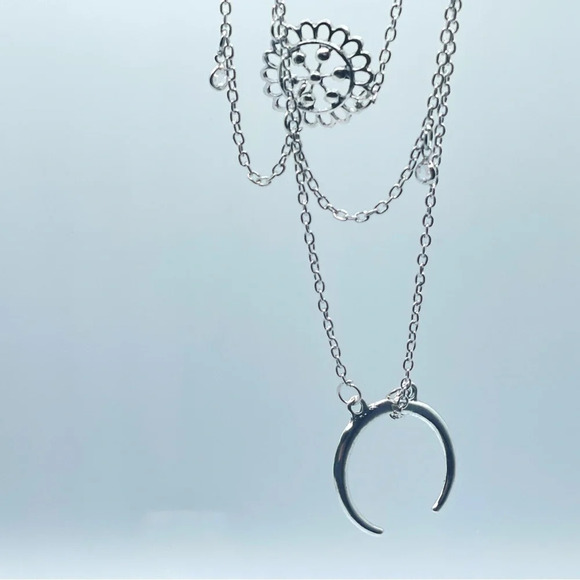 Crescent moon multilayered necklace - Picture 4 of 5